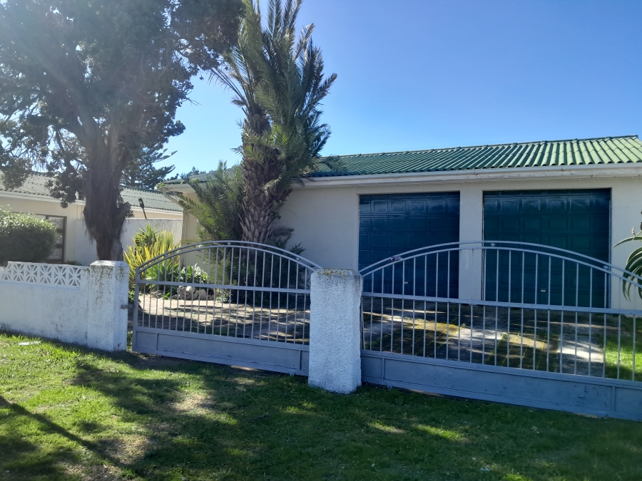 4 Bedroom Property for Sale in Gansbaai Central Western Cape
